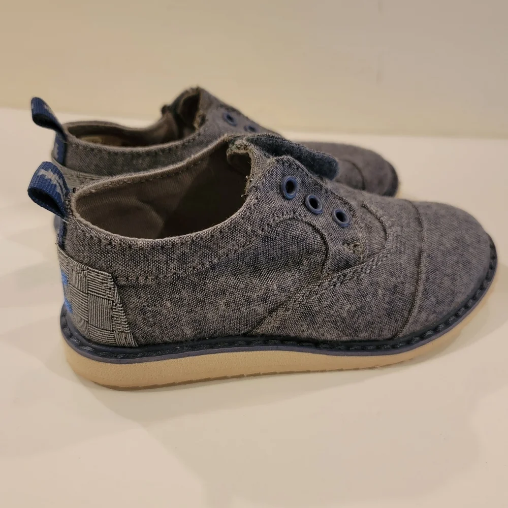 Tom's boys chambray wingtip oxford slip on dress up shoes canvas size 9